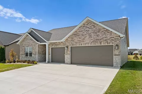 Exterior - 641 Ambrose Dr, O'fallon, IL 62269 photo 4 of 6