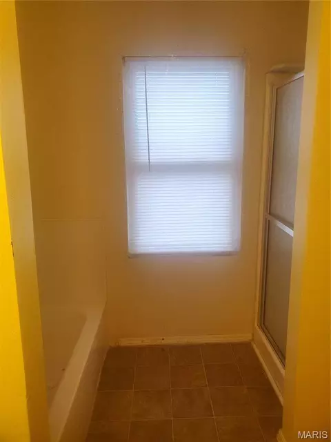 Bath - 768 Leon St, Cahokia, IL 62206 photo 3 of 4