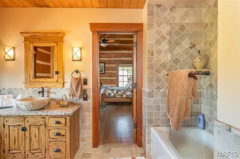 Bath - 5140 Saint Anns Rd, Washington, MO 63090 photo 5 of 6