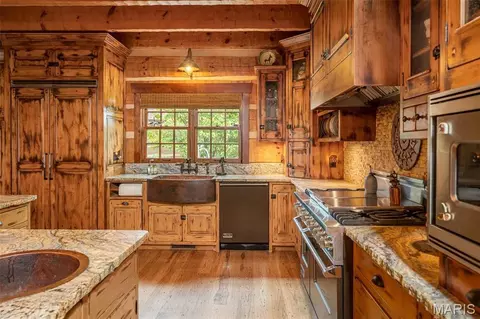 Kitchen - 5140 Saint Anns Rd, Washington, MO 63090 photo 4 of 6