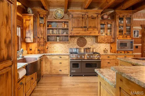 Kitchen - 5140 Saint Anns Rd, Washington, MO 63090 photo 5 of 6