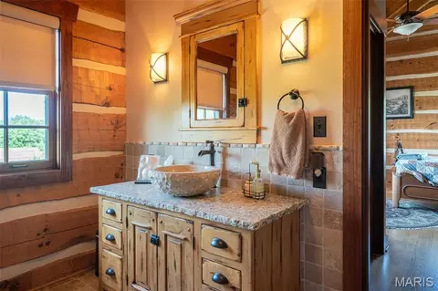 Bath - 5140 Saint Anns Rd, Washington, MO 63090 photo 6 of 6