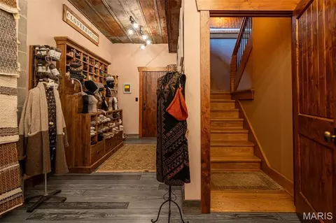 Entry Way - 5140 Saint Anns Rd, Washington, MO 63090 photo 5 of 7