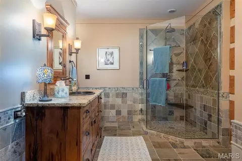 Bath - 5140 Saint Anns Rd, Washington, MO 63090 photo 3 of 6