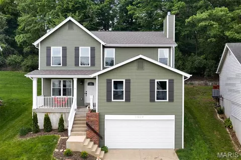 1519 Glenn Brooke Woods Cir, Ballwin, MO 63021