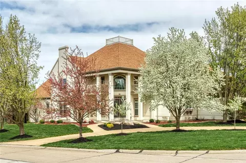 32 Windcastle Dr, Saint Charles, MO 63304 photo 1