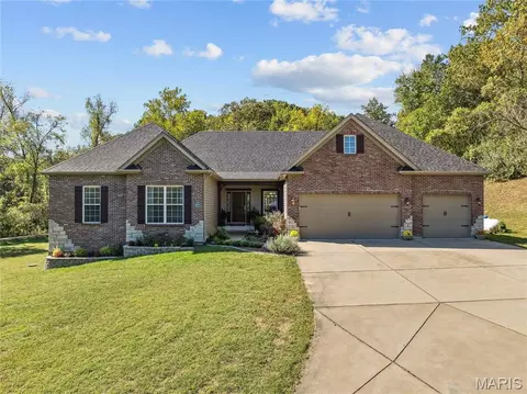 409 Griffith Ln, Chesterfield, MO 63005