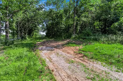 671 Birkhead Rd, Winfield, MO 63389