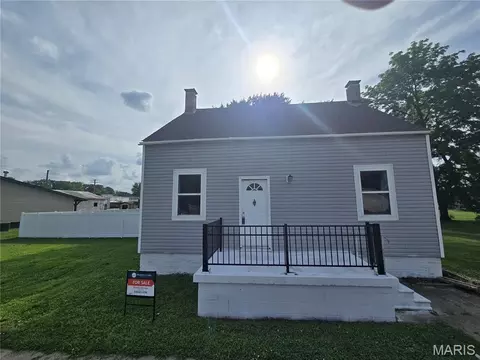 923 S High St, Belleville, IL 62220