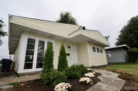 1365 Saint Jean St, Florissant, MO 63031