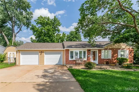 4300 Saint Dominic Ln, Saint Ann, MO 63074