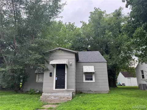 627 Vernon Ave, Sikeston, MO 63801