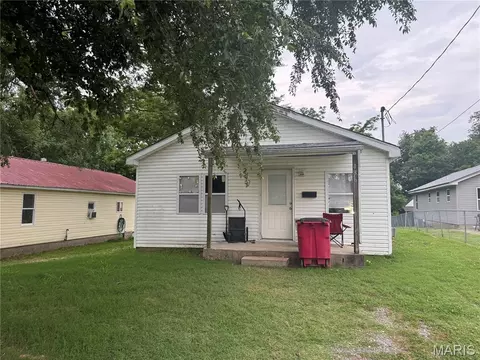 136 N 6th St, Sikeston, MO 63801