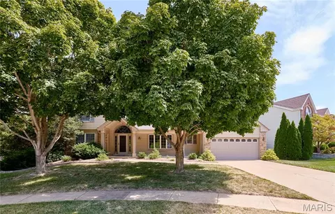 2128 Seven Oaks Dr, Saint Charles, MO 63303