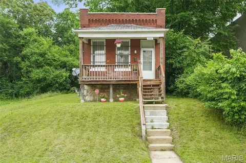 1055 Garth Ave, Saint Louis, MO 63147 photo 1