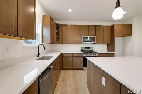 Kitchen - 2410 Chukka Dr, Eureka, MO 63025 photo 2 of 4
