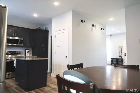 Entry Way - 15580 Top Dr, Saint Robert, MO 65584 photo 5 of 9