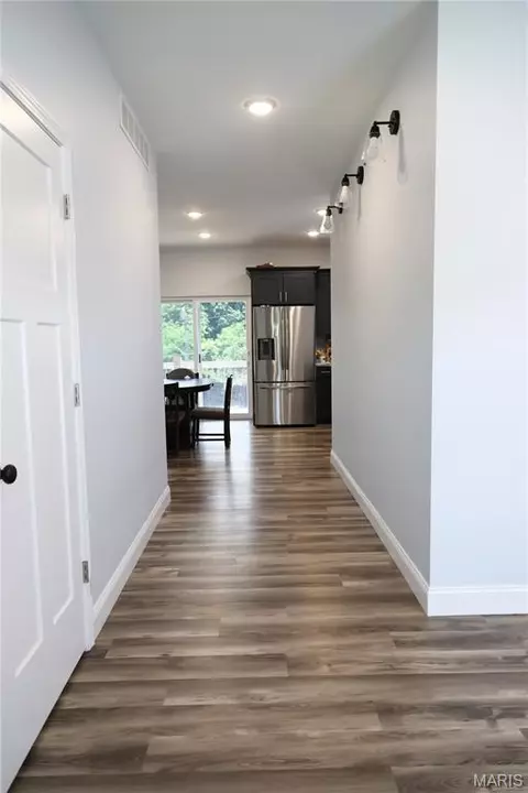 Entry Way - 15580 Top Dr, Saint Robert, MO 65584 photo 4 of 9