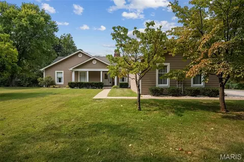3832 Fleur Du Bois Dr, Florissant, MO 63034