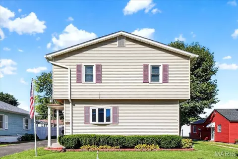 506 N Maple Ave, Roxana, IL 62084