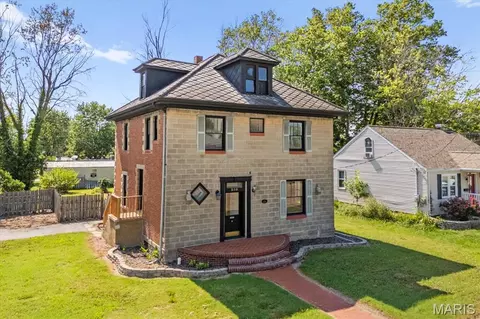 235 N Moore St, Waterloo, IL 62298