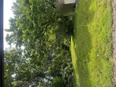 10132 Earl Dr, Unincorporated, MO 63136