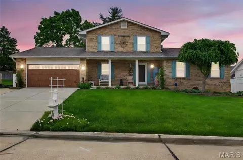 1422 Cobblestone Dr, Saint Charles, MO 63304