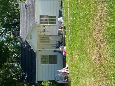 810 W Washington St, Saint James, MO 65559