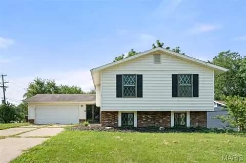 1 Blackwood Ln, Saint Peters, MO 63376