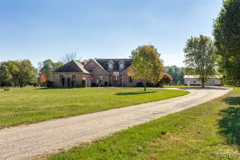 8 Deer Hollow Ln, Litchfield, IL 62056