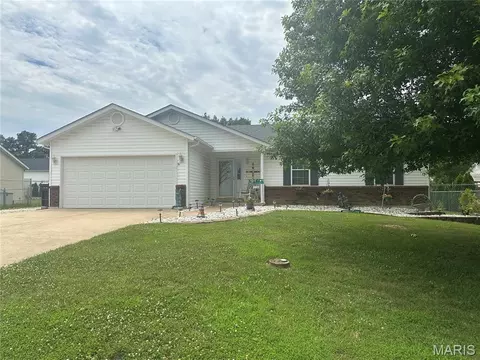 1019 Huntington Dr, Troy, MO 63379