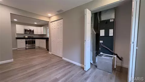 Entry Way - 10240 Silverleaf Rd, Mineral Point, MO 63660 photo 8 of 8
