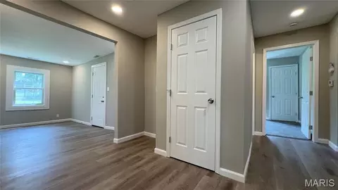 Entry Way - 10240 Silverleaf Rd, Mineral Point, MO 63660 photo 2 of 8