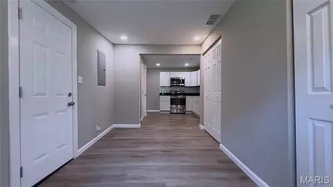 Entry Way - 10240 Silverleaf Rd, Mineral Point, MO 63660 photo 7 of 8