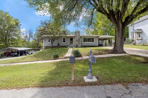 208 E Main St, Iberia, MO 65486 photo 1