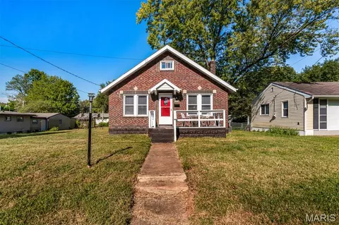 3239 Chaucer Ave, Saint Ann, MO 63074