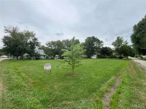 210 E Raymon Ave, Witt, IL 62094 photo 9