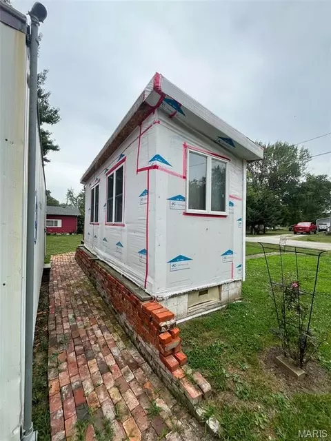 210 E Raymon Ave, Witt, IL 62094 photo 5