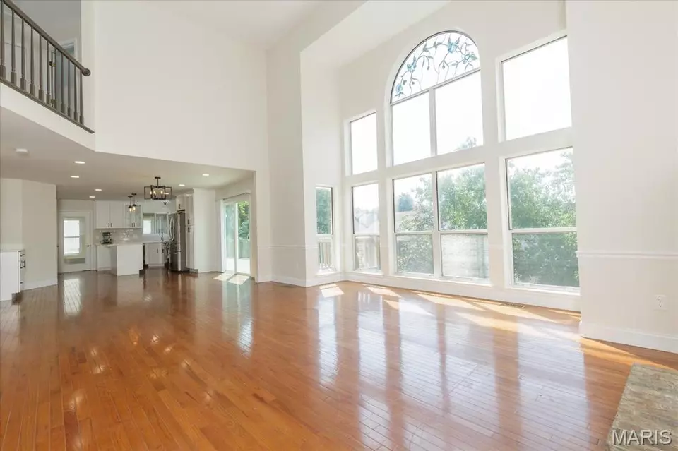 Living - 10354 Jade Forest Dr, Saint Louis, MO 63123 photo 7 of 12