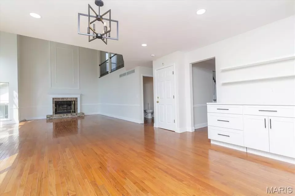 Living - 10354 Jade Forest Dr, Saint Louis, MO 63123 photo 8 of 12