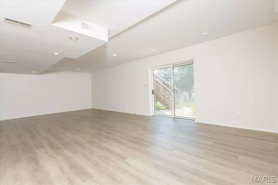 Living - 10354 Jade Forest Dr, Saint Louis, MO 63123 photo 12 of 12