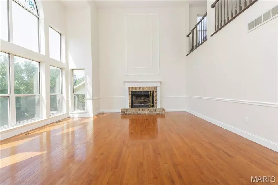Living - 10354 Jade Forest Dr, Saint Louis, MO 63123 photo 3 of 12