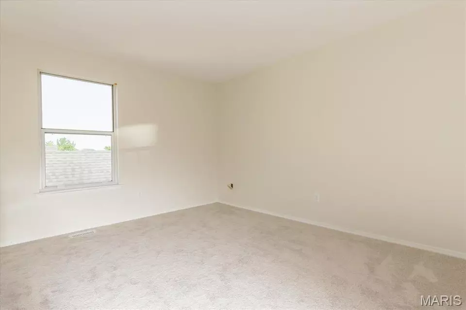 Bedroom - 10354 Jade Forest Dr, Saint Louis, MO 63123 photo 2 of 6