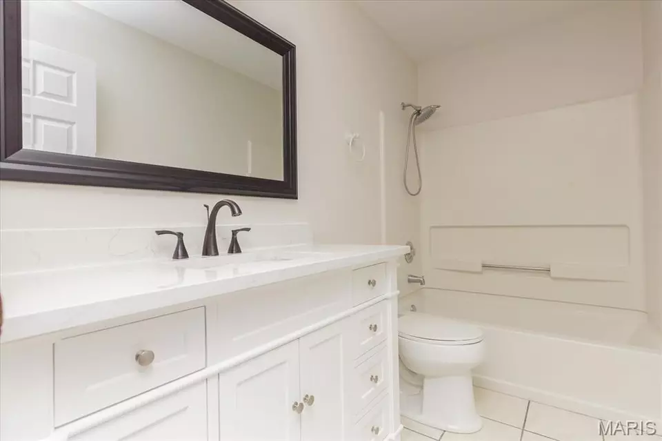 Bath - 10354 Jade Forest Dr, Saint Louis, MO 63123 photo 4 of 5
