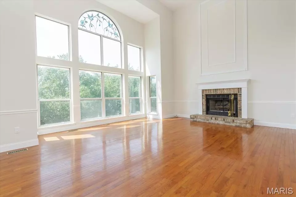 Living - 10354 Jade Forest Dr, Saint Louis, MO 63123 photo 4 of 12