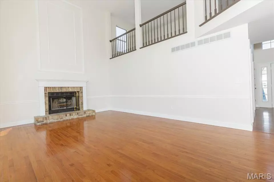 Living - 10354 Jade Forest Dr, Saint Louis, MO 63123 photo 5 of 12