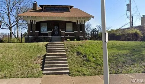 5923 Ridge Ave, Saint Louis, MO 63112