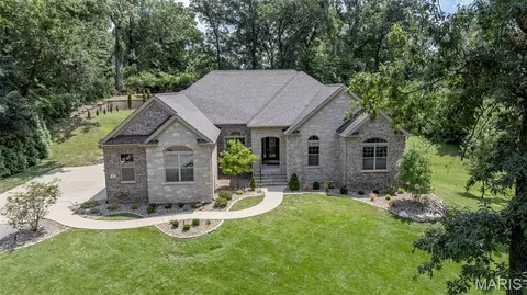 5 Watch Hill Rd, Ladue, MO 63124