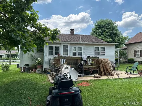 203 E Jenkins St, Steeleville, IL 62288 photo 2