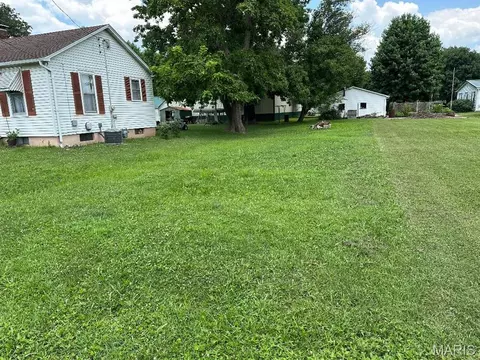203 E Jenkins St, Steeleville, IL 62288 photo 3